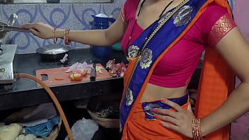 Indian aunty seduces her employer while cooking