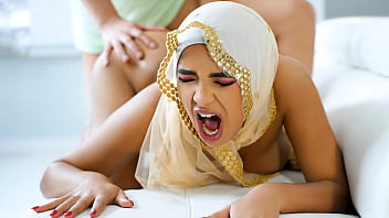 Getting my hijab-wearing girlfriend to have sex despite cultural restrictions